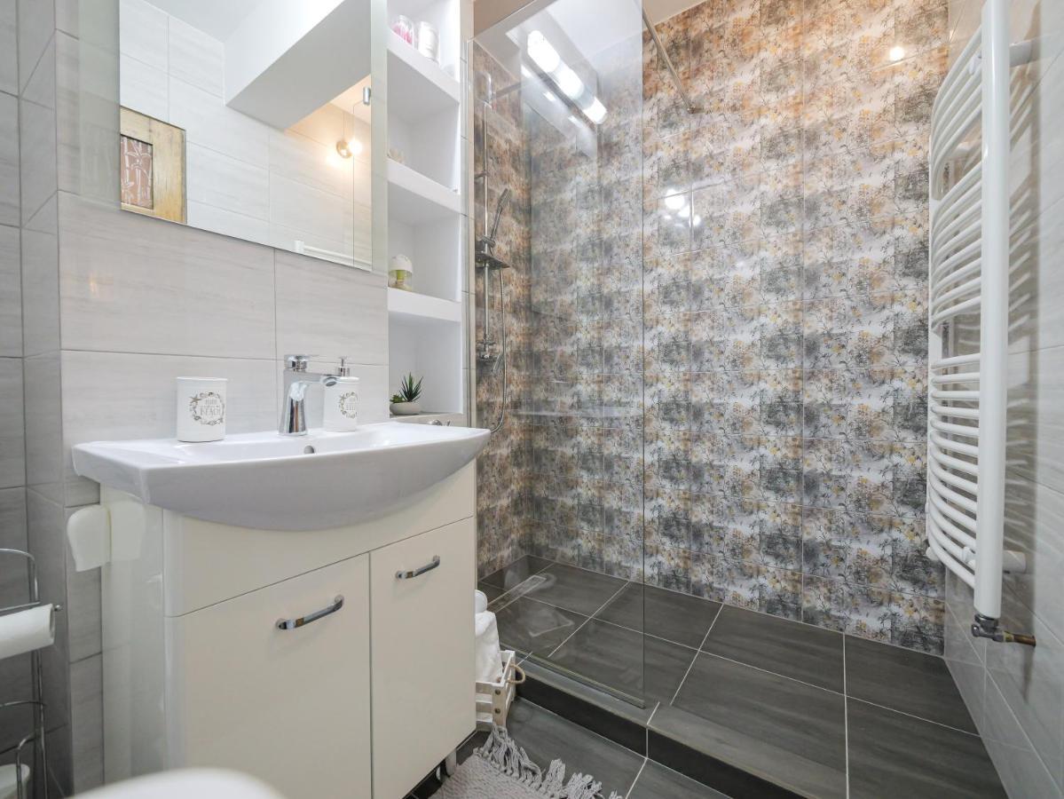 Luxury Ultracentral Curtea De Arges Exterior photo