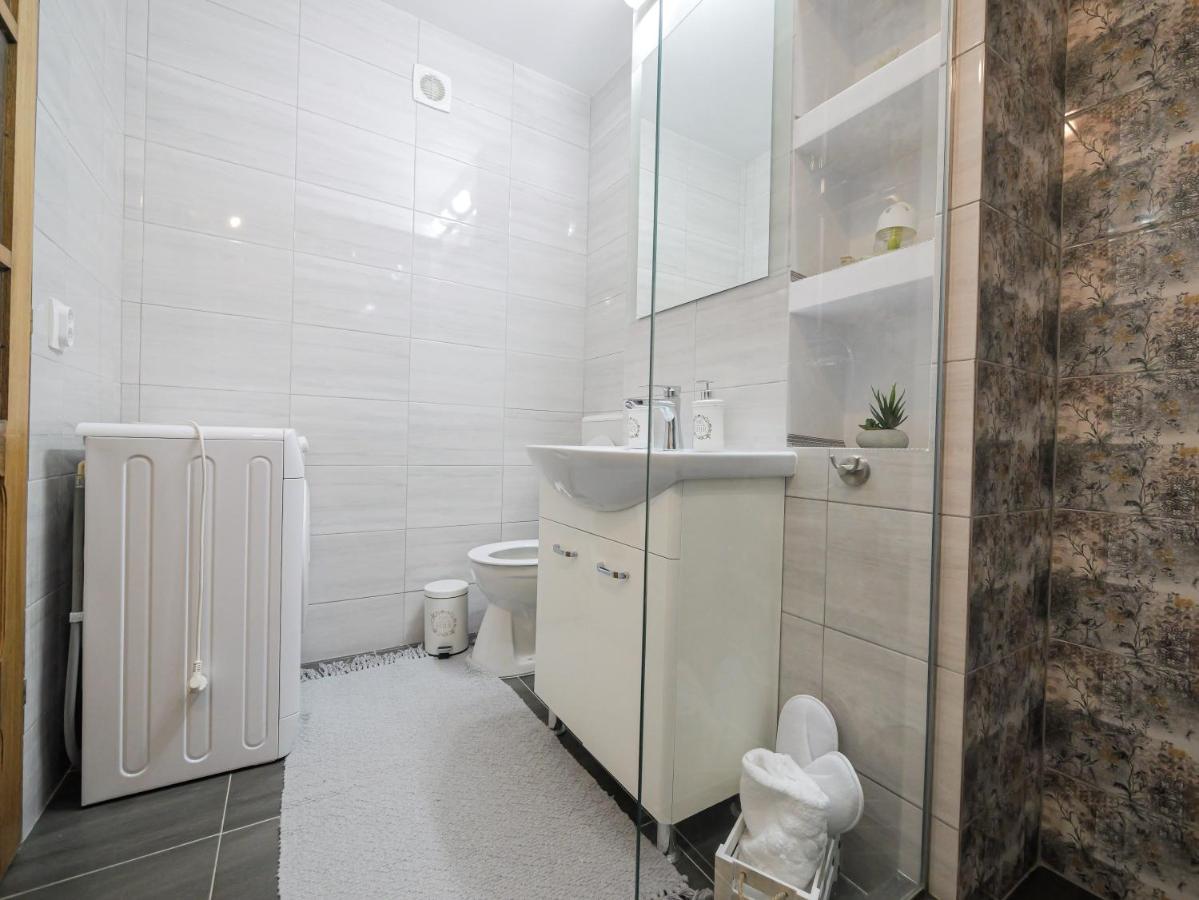 Luxury Ultracentral Curtea De Arges Exterior photo